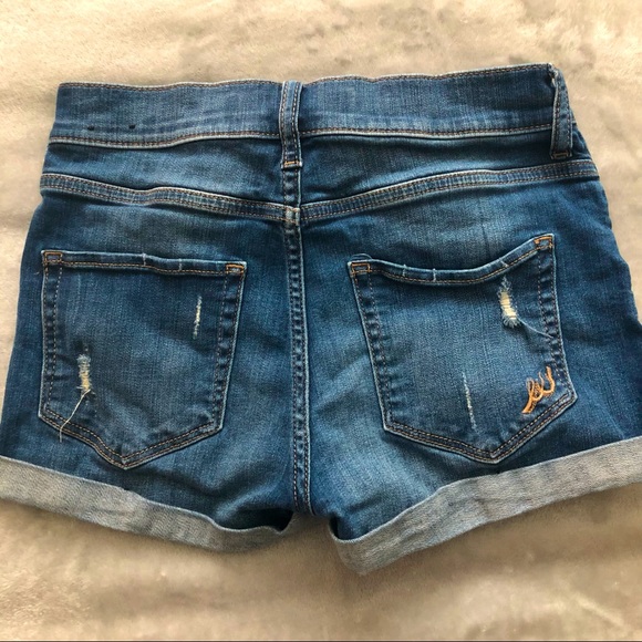 Mid-rise Express jean shorts - Picture 2 of 4